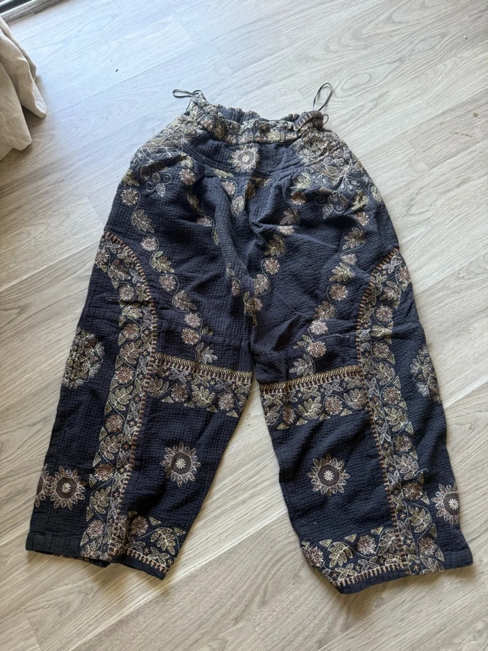 Free people Boho Black Floral Print Lounge Pants - Picture 3 of 4